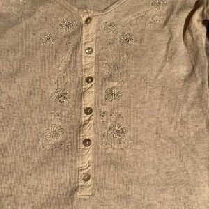 Daytrip Vintage Henley style shirt cream With beaded flowers very soft size L!